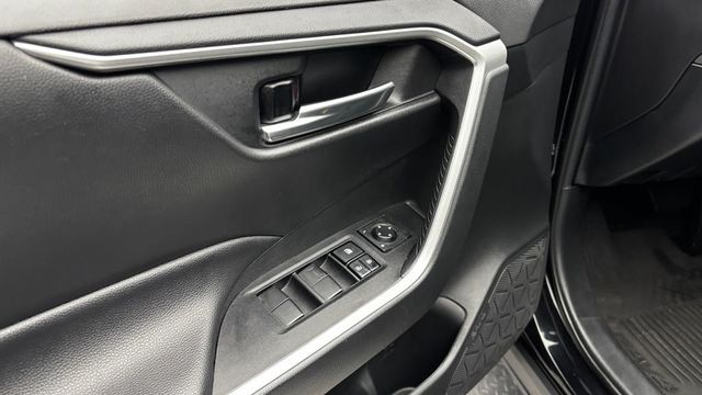 2021 Toyota RAV4 XLE AWD - 23031442 - 10