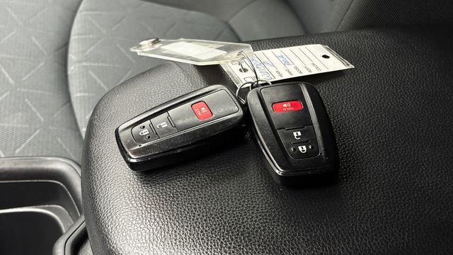 2021 Toyota RAV4 XLE AWD - 23031442 - 15