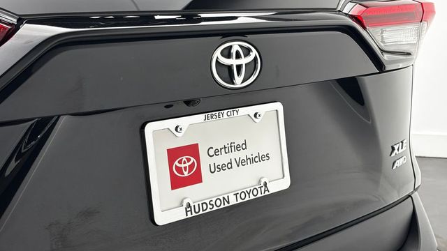 2021 Toyota RAV4 XLE AWD - 23031442 - 4