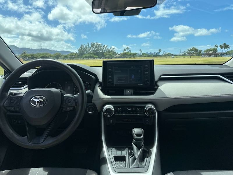 2021 Toyota RAV4 XLE FWD - 23029694 - 13