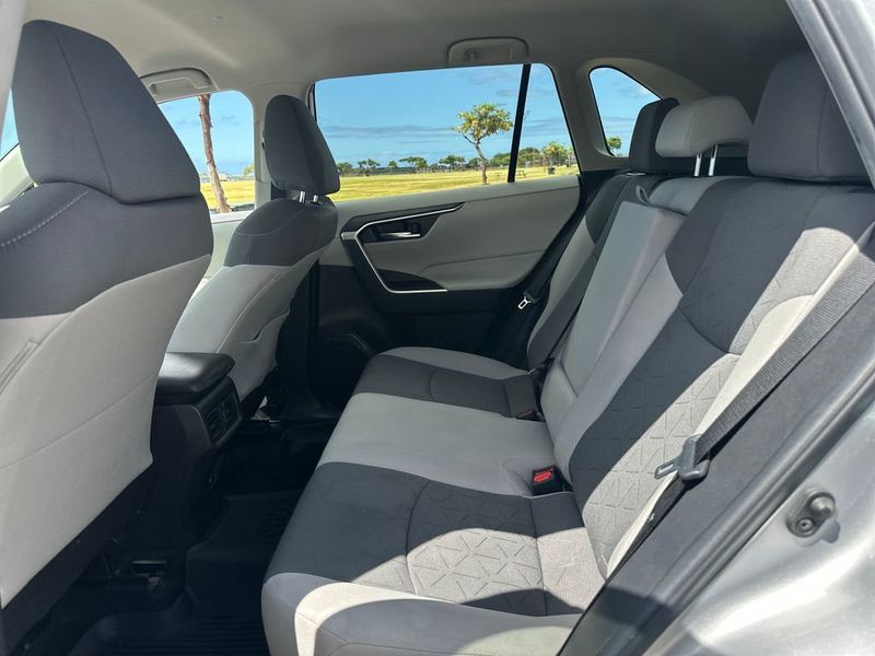 2021 Toyota RAV4 XLE FWD - 23029694 - 14