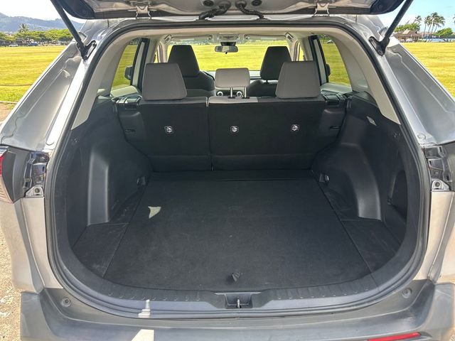 2021 Toyota RAV4 XLE FWD - 23029694 - 19