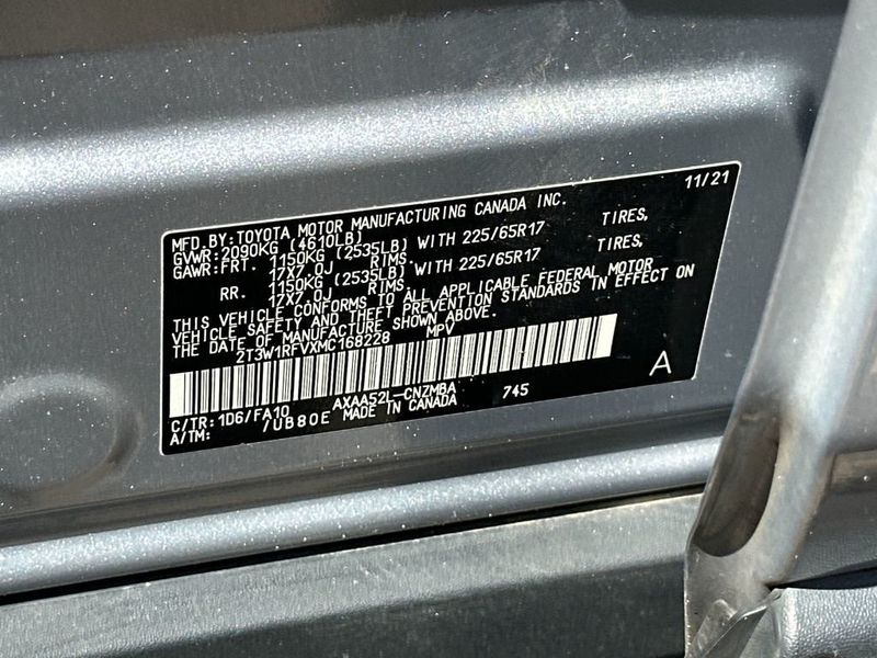 2021 Toyota RAV4 XLE FWD - 23029694 - 21