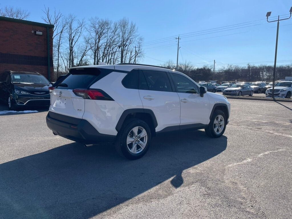 2021 Toyota RAV4 XLE FWD - 22744442 - 1