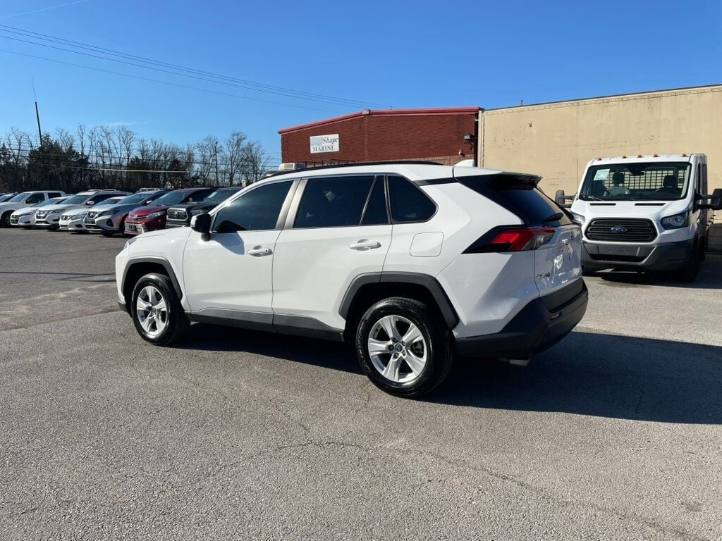 2021 Toyota RAV4 XLE FWD - 22744442 - 3