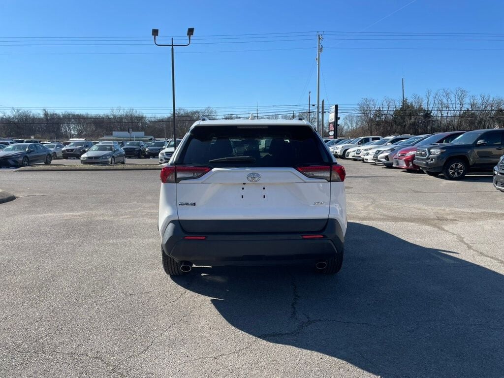 2021 Toyota RAV4 XLE FWD - 22744442 - 5