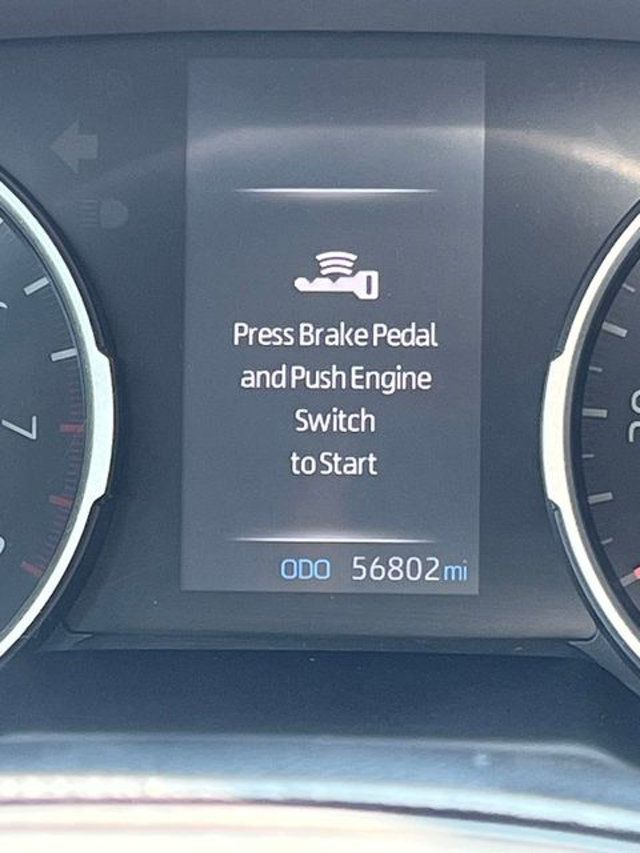2021 Toyota RAV4 XLE FWD - 23057611 - 30