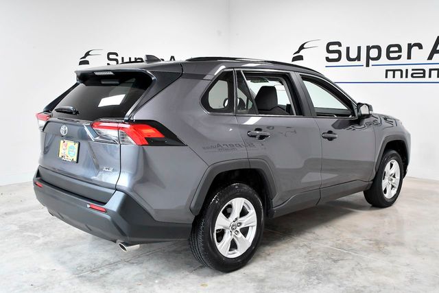 2021 Toyota RAV4 XLE FWD - 21973099 - 3