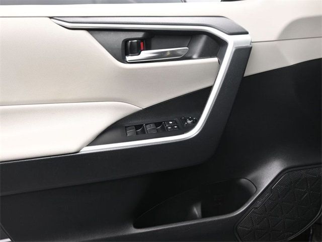 2021 Toyota RAV4 XLE FWD - 22975228 - 12