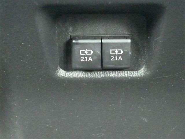 2021 Toyota RAV4 XLE FWD - 22975228 - 17