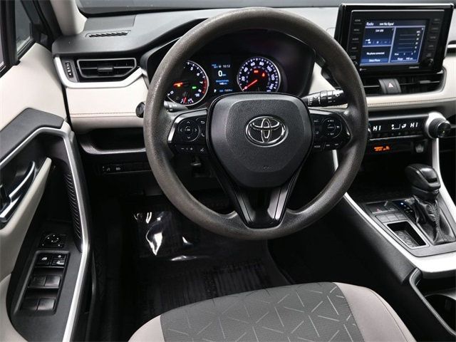 2021 Toyota RAV4 XLE FWD - 22975228 - 21