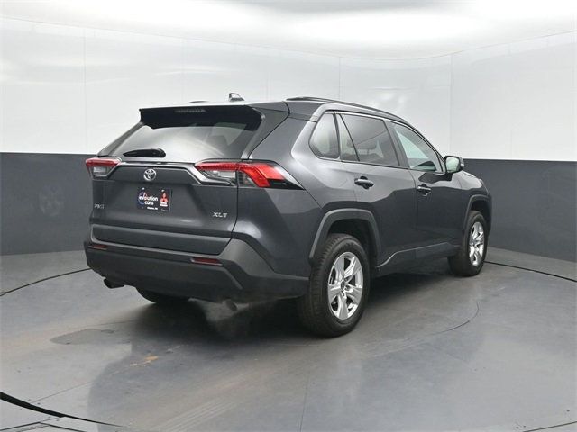 2021 Toyota RAV4 XLE FWD - 22975228 - 35