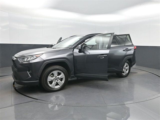 2021 Toyota RAV4 XLE FWD - 22975228 - 39