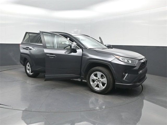 2021 Toyota RAV4 XLE FWD - 22975228 - 41