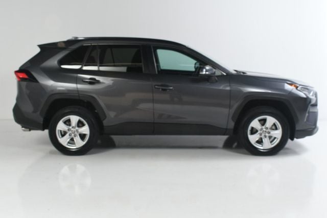 2021 Toyota RAV4 XLE FWD - 22751727 - 3