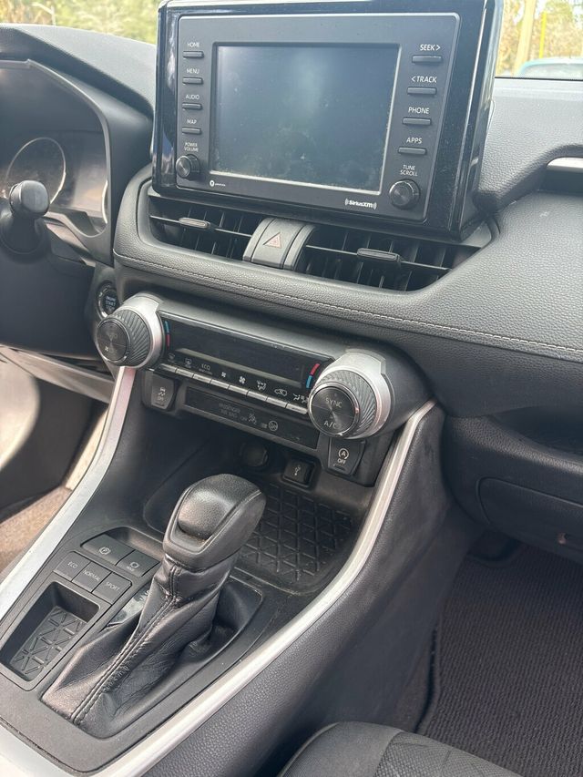 2021 Toyota RAV4 XLE FWD - 22974863 - 10