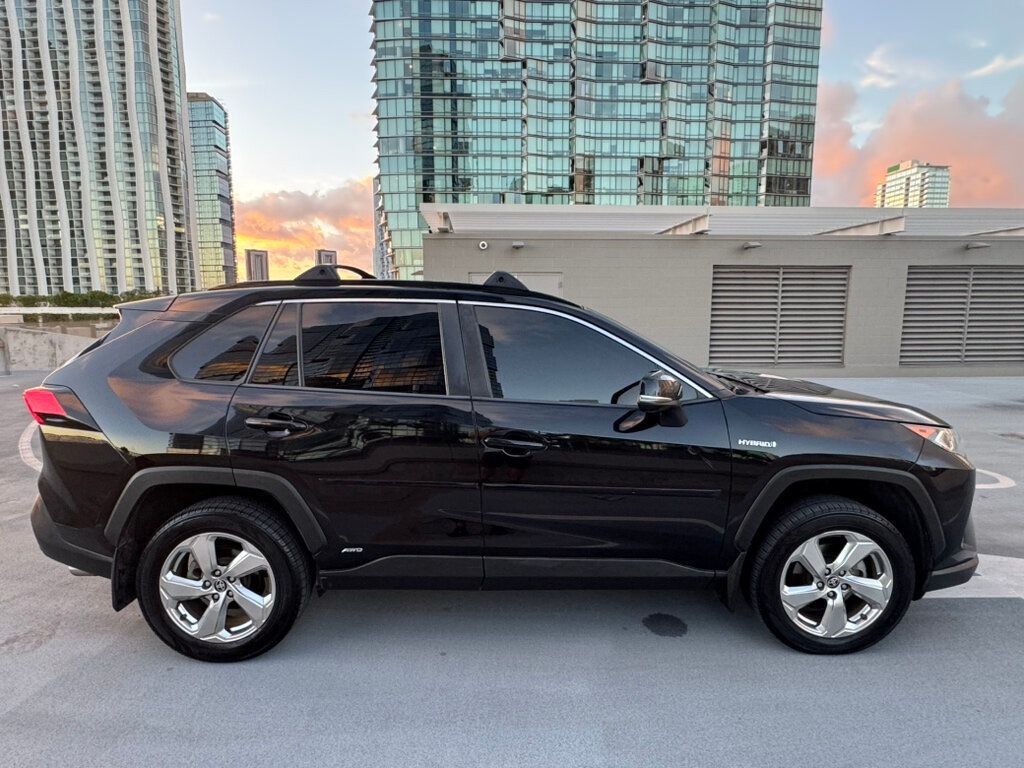 2021 Toyota RAV4 XLE Hybrid Premium AWD! - 22934381 - 9