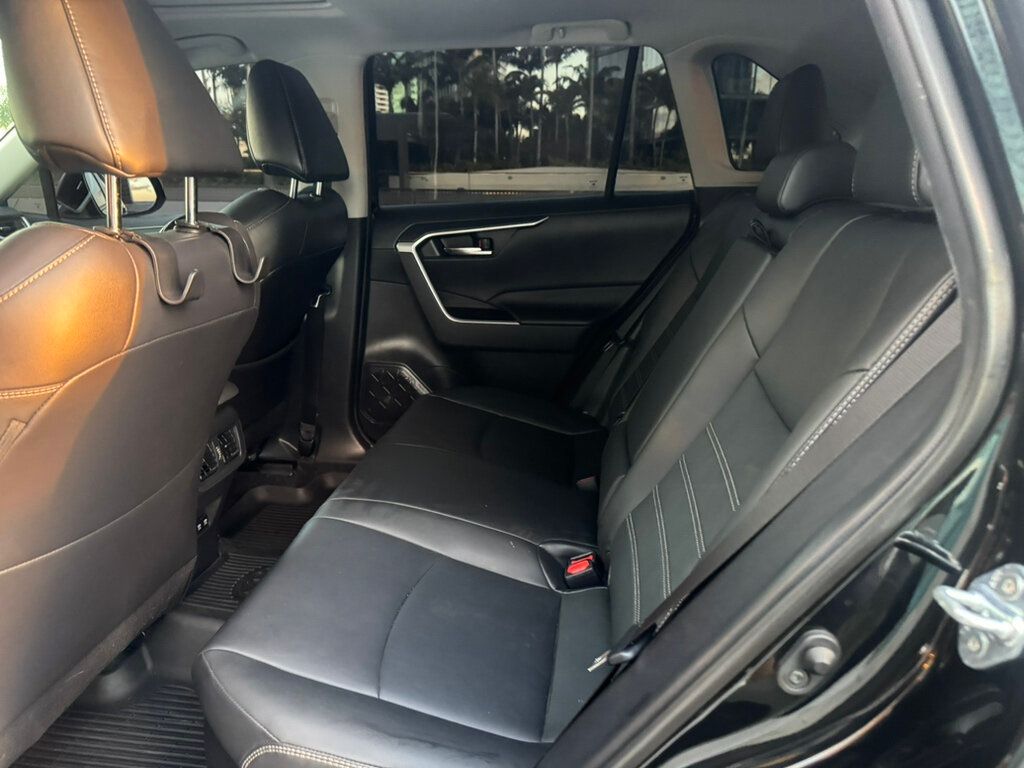 2021 Toyota RAV4 XLE Hybrid Premium AWD! - 22934381 - 15