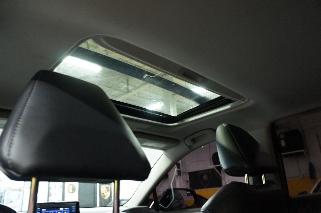 2021 Toyota RAV4 XLE Hybrid Premium AWD! - 22934381 - 35