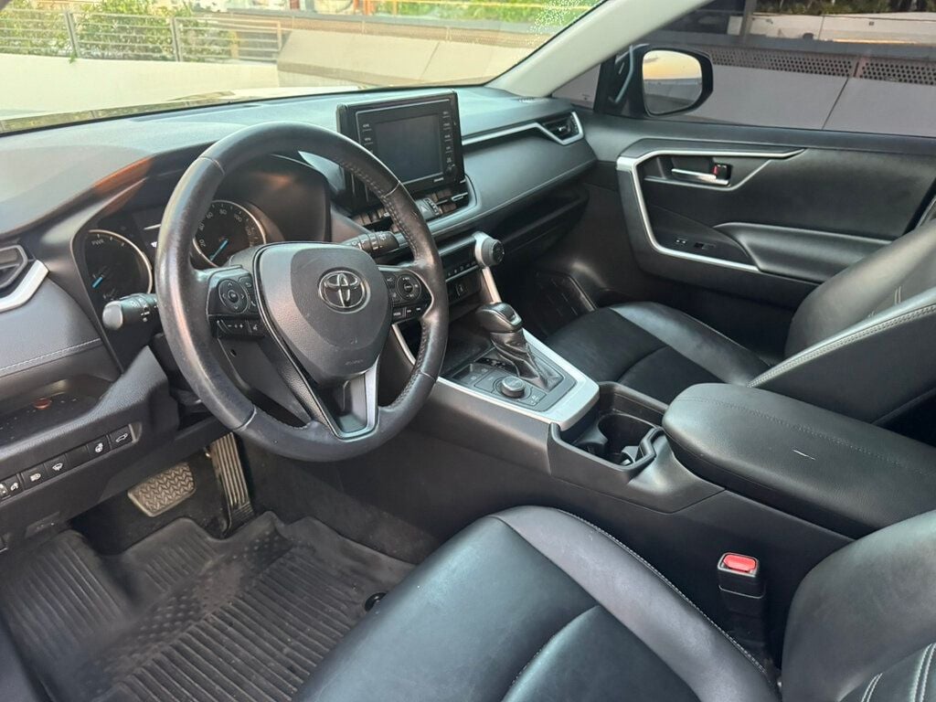 2021 Toyota RAV4 XLE Hybrid Premium AWD! - 22934381 - 3