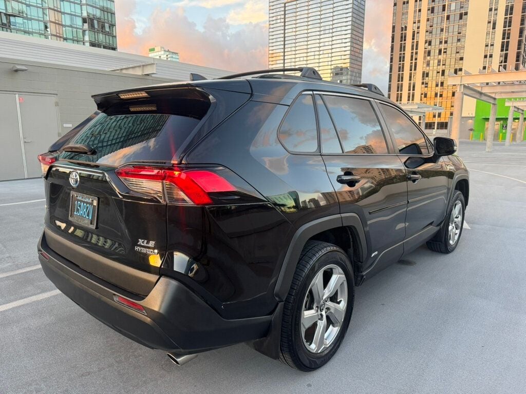 2021 Toyota RAV4 XLE Hybrid Premium AWD! - 22934381 - 4