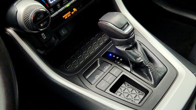 2021 Toyota RAV4 XLE Premium - 23011351 - 15