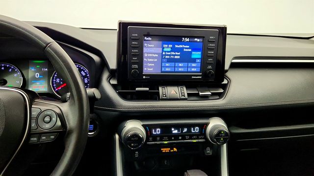 2021 Toyota RAV4 XLE Premium - 23011351 - 16