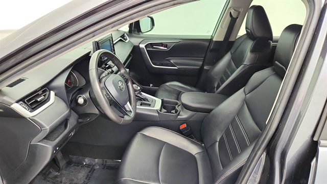 2021 Toyota RAV4 XLE Premium - 23011351 - 18