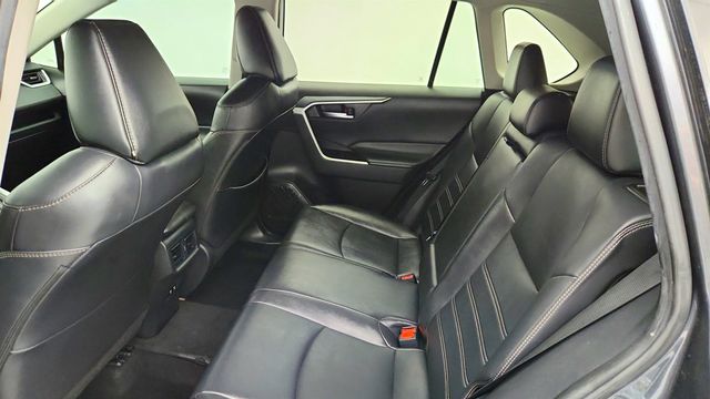 2021 Toyota RAV4 XLE Premium - 23011351 - 19
