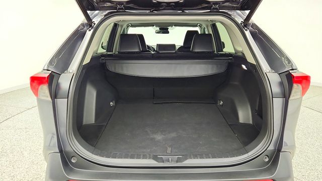 2021 Toyota RAV4 XLE Premium - 23011351 - 20