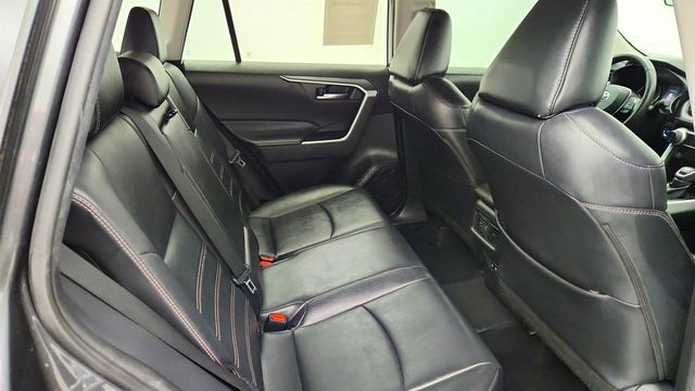 2021 Toyota RAV4 XLE Premium - 23011351 - 21