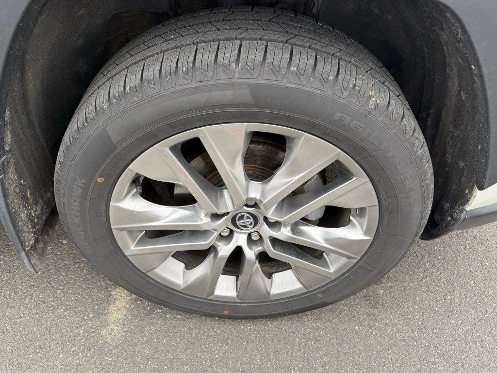 2021 Toyota RAV4 XLE Premium AWD - 22956643 - 9