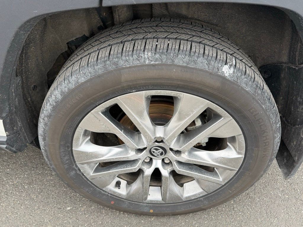 2021 Toyota RAV4 XLE Premium AWD - 22956643 - 11
