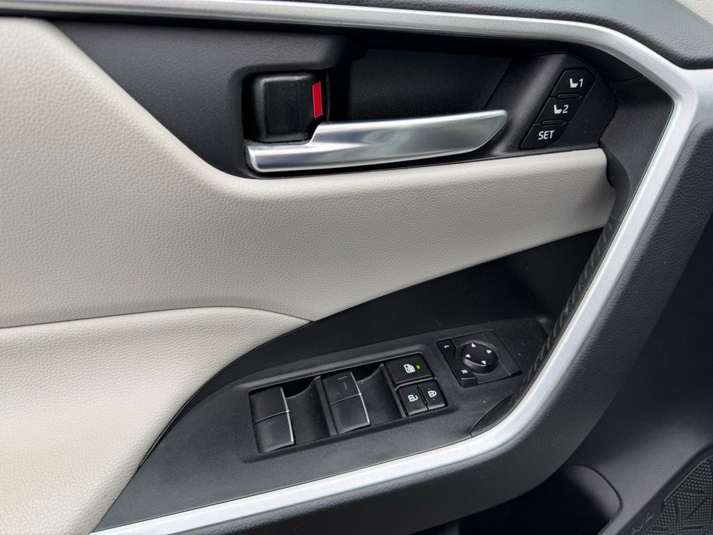 2021 Toyota RAV4 XLE Premium AWD - 22956643 - 12