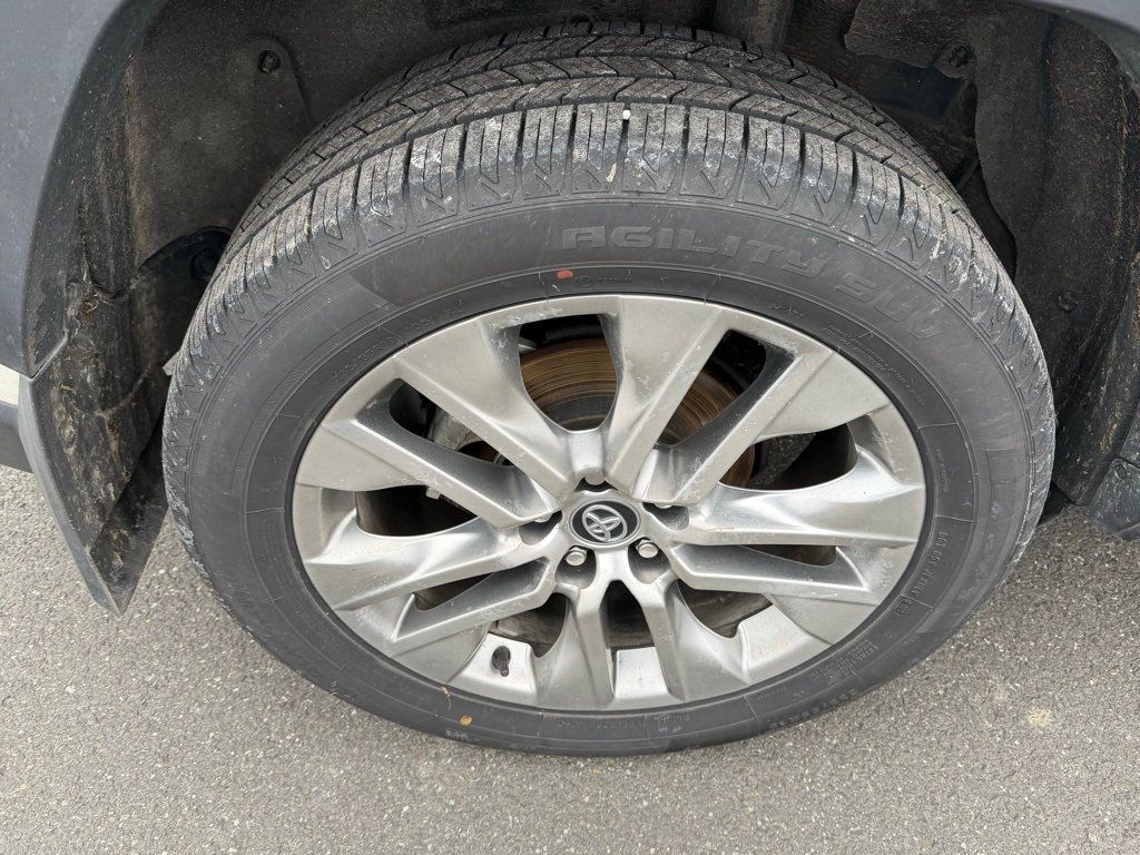 2021 Toyota RAV4 XLE Premium AWD - 22956643 - 6