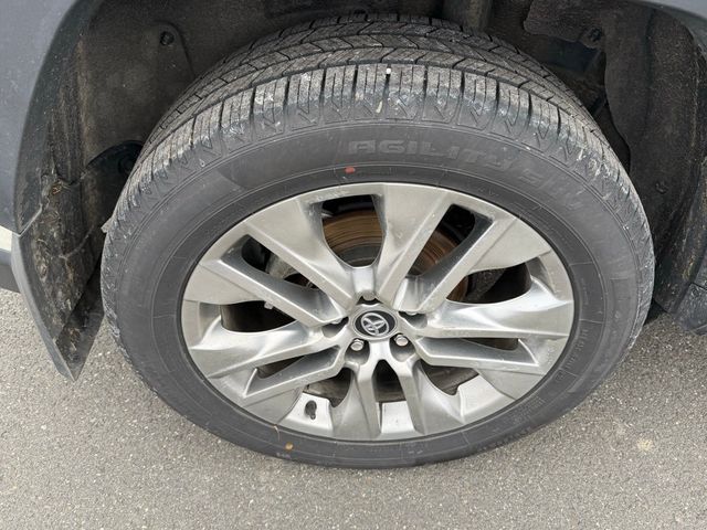 2021 Toyota RAV4 XLE Premium AWD - 22956643 - 6