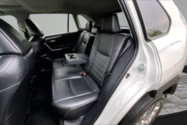 2021 Toyota RAV4 XLE Premium AWD - 23023557 - 16