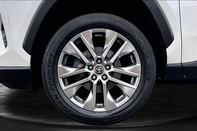 2021 Toyota RAV4 XLE Premium AWD - 23023557 - 34