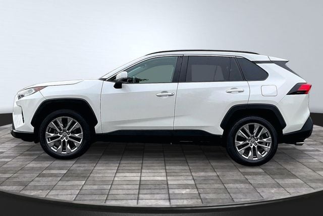 2021 Toyota RAV4 XLE Premium AWD - 23023557 - 3