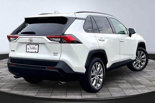 2021 Toyota RAV4 XLE Premium AWD - 23023557 - 4