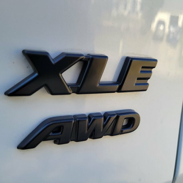 2021 Toyota RAV4 XLE Premium AWD - 22369962 - 18