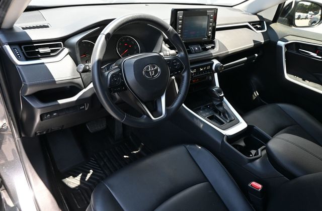 2021 Toyota RAV4 XLE Premium FWD - 23051282 - 9