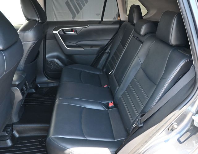 2021 Toyota RAV4 XLE Premium FWD - 23051282 - 17
