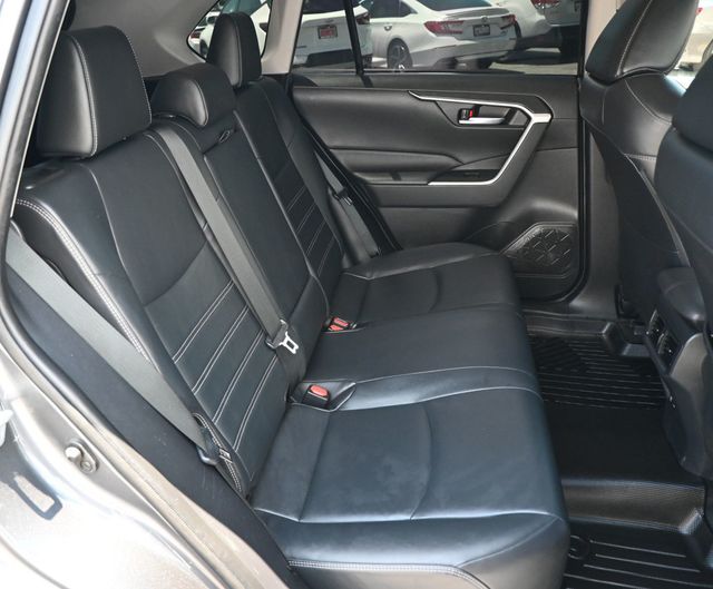 2021 Toyota RAV4 XLE Premium FWD - 23051282 - 19