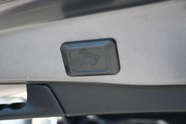 2021 Toyota RAV4 XLE Premium FWD - 23051282 - 21