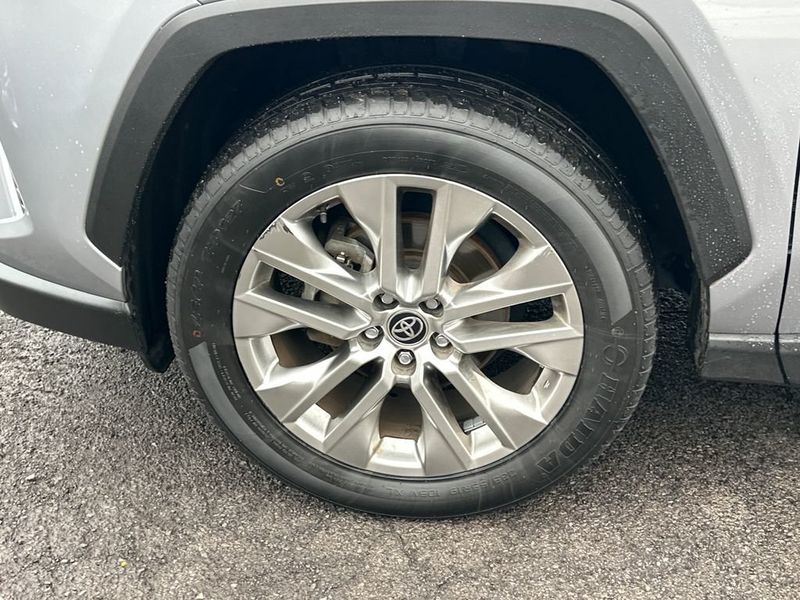 2021 Toyota RAV4 XLE Premium FWD - 23011434 - 10