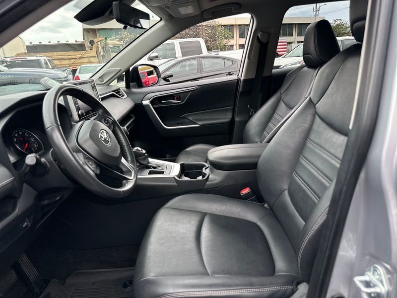 2021 Toyota RAV4 XLE Premium FWD - 23011434 - 11