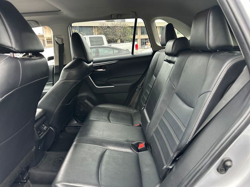 2021 Toyota RAV4 XLE Premium FWD - 23011434 - 13