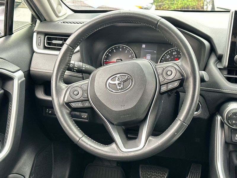 2021 Toyota RAV4 XLE Premium FWD - 23011434 - 16