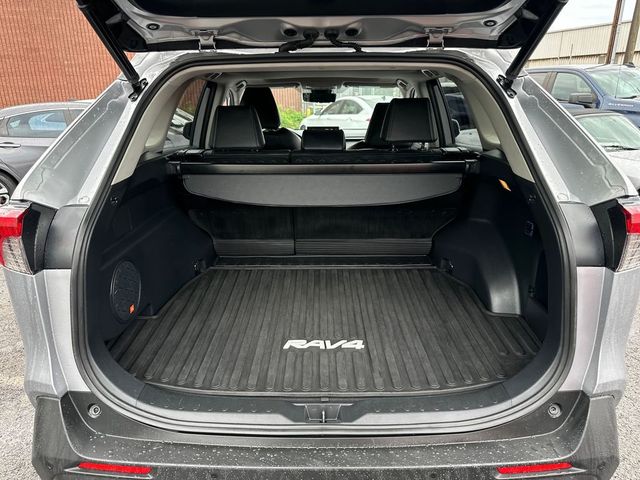 2021 Toyota RAV4 XLE Premium FWD - 23011434 - 19